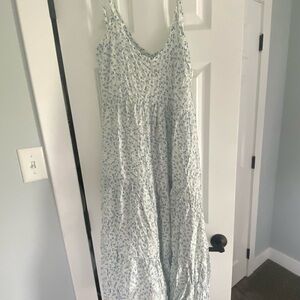 Midi, size medium dress, perfect condition, never worn